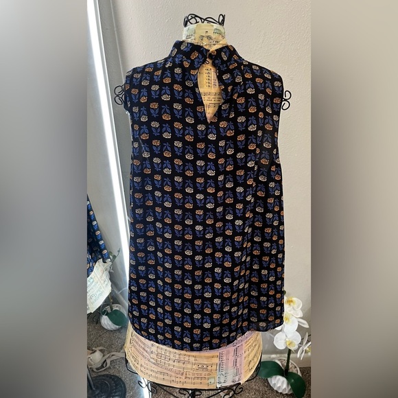 Ann Taylor Black Smocked Sleeveless Blouse - Picture 2 of 3